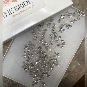 Elegant Silver Bridal Hairpiece
